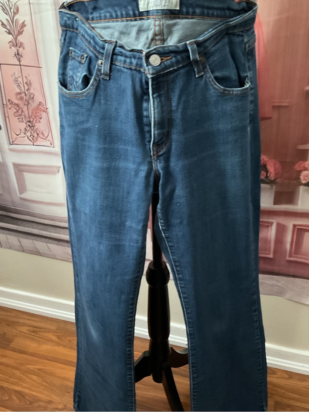 Women’s Straight Jeans in Classic Blue